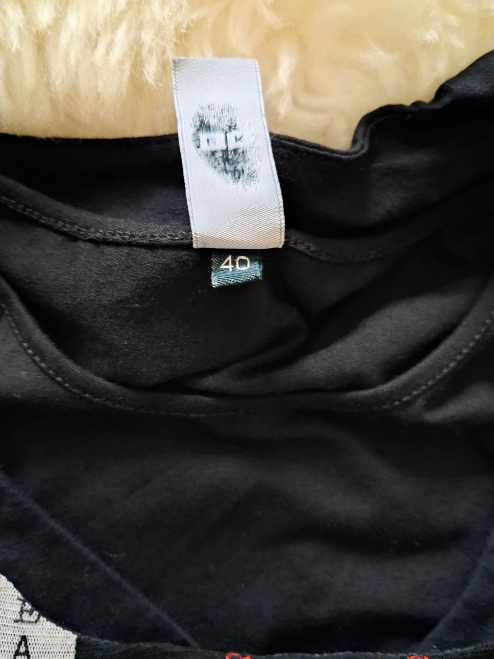 Linda blusa E K preta e vermelha tamanho 40 – photo 4